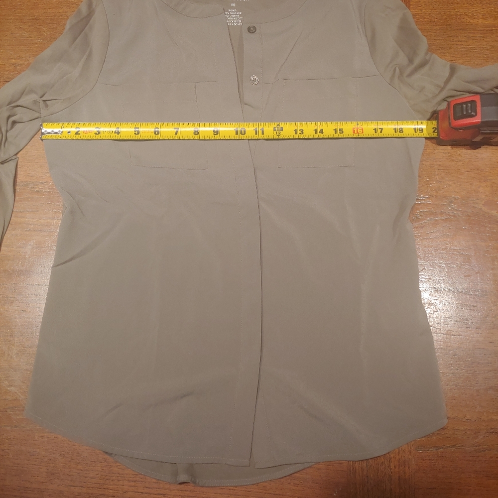 Van Heusen button down - Picture 3 of 4